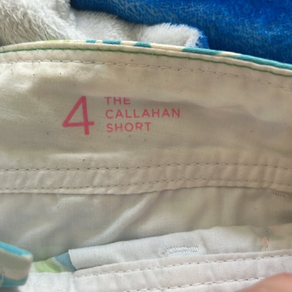 ✨CLOSET CLEAN OUT: Lily Pulitzer shorts - Picture 2 of 3